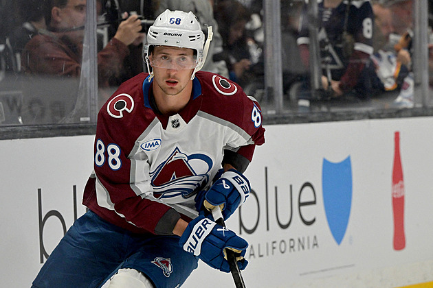 Nečas vlétl do nové sezony NHL, výhru řídil dvěma góly. Na úvod slaví i obhájci