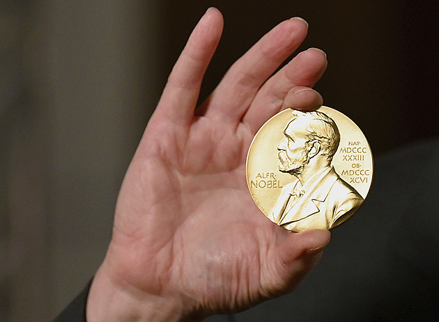 Souboj na letošních Nobelových cenách. Praxe slavila vítězství nad teorií