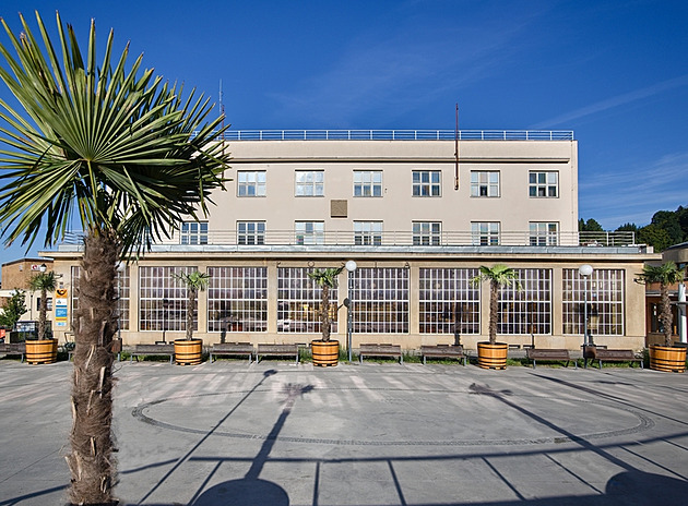 Luhačovice dorovnaly cenu z aukce, poštovní budovu koupí za 51 milionů