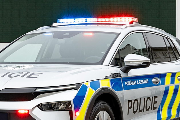 Policie na drátě. Nový elektrický elroq je jen kapkou v moři benziňáků