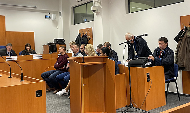 Dozorce odsoudili za týrání vězeňkyně. Riskujeme životy, ale nemáme zastání, bědovali