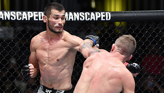 Zůstává tu, ale měl by Česko opustit. Soud potvrdil, že Muradov je hrozbou pro stát