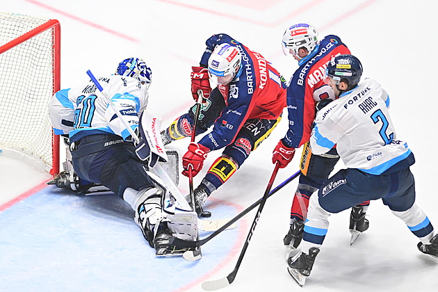 Přijde skoro 10 tisíc lidí a my hrajeme takhle? Ostuda, zlobil se Mandát