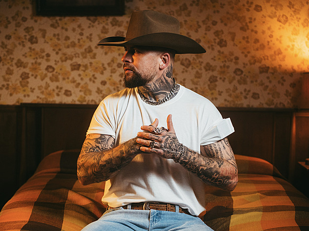 RECENZE: Marpo jde na žánr country s kladivem. Chvílemi je to legrace náramná