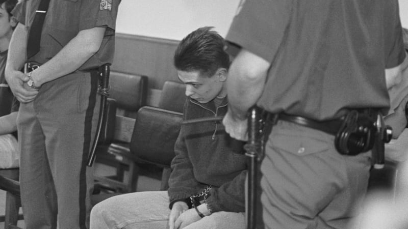 Tragédie na kolejích VŠE: Skinhead Petr ubodal studenta z Afriky, ostře reagovali Zeman i Klaus