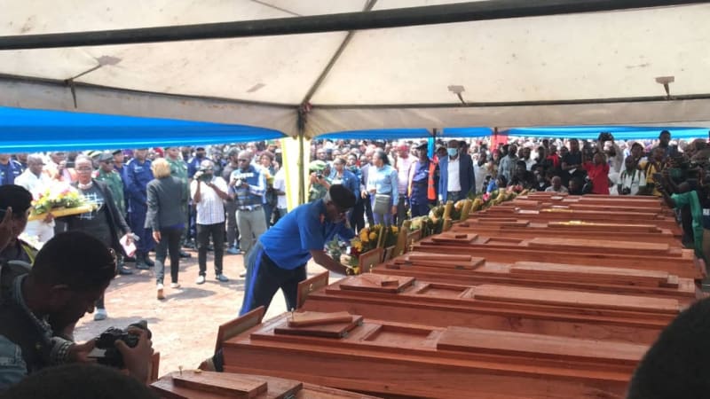 Zřícení mostu v Kongu si vyžádalo desítky mrtvých, lidé se zřítili do zaplavené části dolu