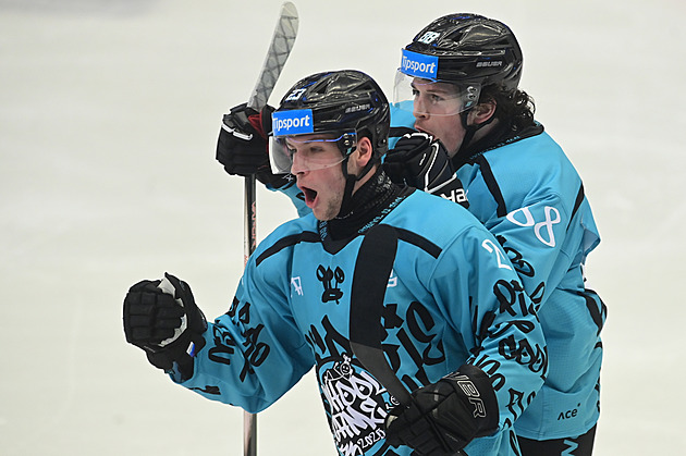 ONLINE: Vary přidávají Třinci druhou branku, večer Pardubice vyzvou Spartu