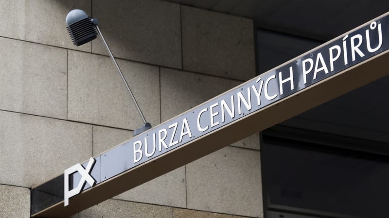 Úspěch pražské burzy: Poráží i slavný index. Experti zmínili důvody i nastínili hrozbu