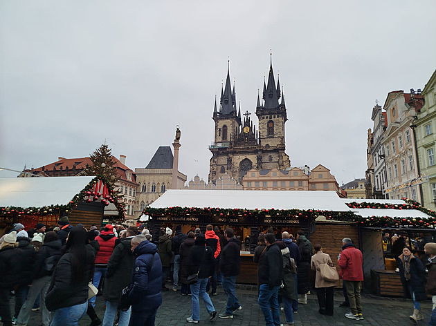 V centru Prahy začaly vánoční trhy. O polovinu levnější jak u nás, líbí se Norům