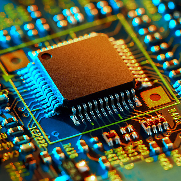 Po světě chybí paměťové čipy. Cena prudce roste, první obchody omezují nákupy