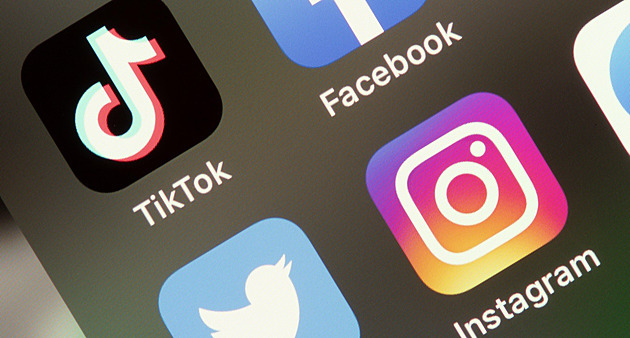 Meta začala v Austrálii vyhazovat děti ze sociálních sítí