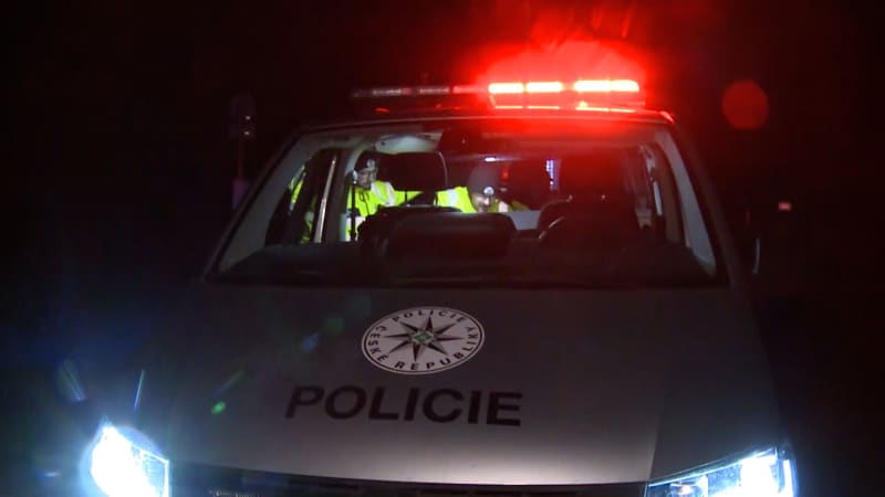 Hromadná nehoda u Ostravy: Srážka osobních aut s náklaďákem zablokovala dálnici D56