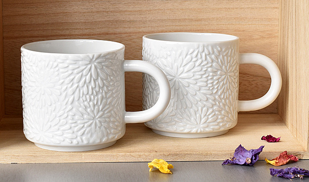 Dárky v barvě obláčků určitě nic nezkazíte. Budou ladit s barvou roku