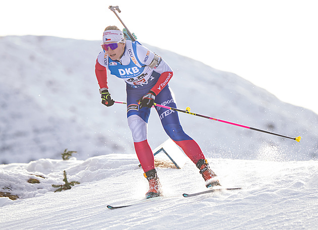 Biatlon ONLINE: Ženy jedou štafetu, Charvátová se vyhýbá trestnému kolu
