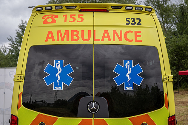 Zřícení stropu na motokárové dráze v Plzni zranilo dva muže