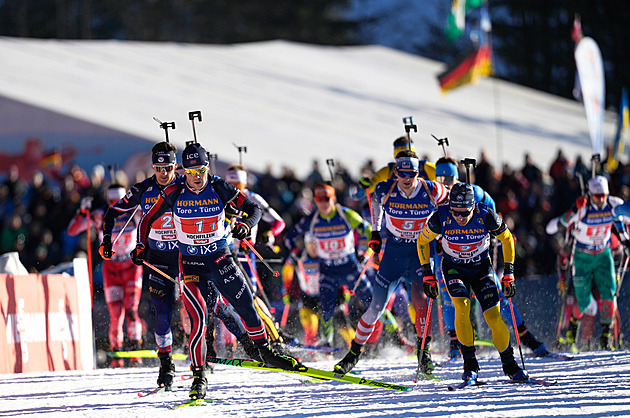 Biatlon ONLINE: Štafeta mužů v Hochfilzenu. Krčmář předává jako šestý