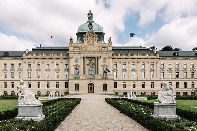 Jak studenty s modrou krví vystřídala vláda. Příběh Strakovy akademie