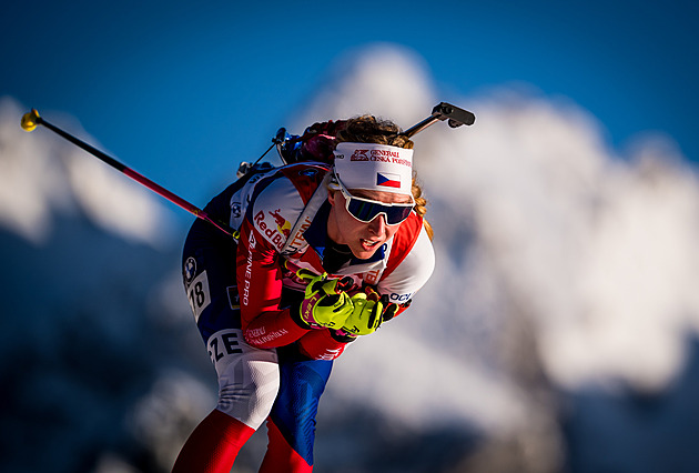 Biatlon ONLINE: Ženy jedou stíhací závod, Češky brzdí nepřesná střelba