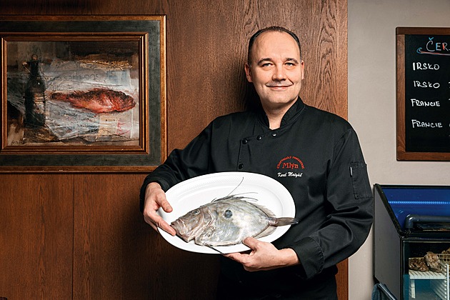 Kapra zbavíte zápachu jinak než mlékem. Podkovy jsou přešlap, míní šéfkuchař