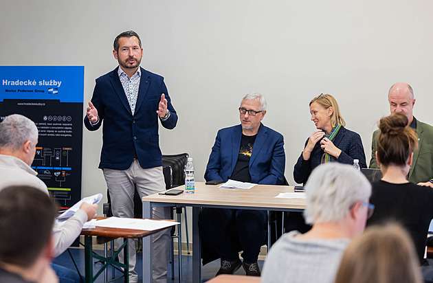 Oblečení neputuje za tříděním daleko, pomáhá v Hradci, říká Martin Hušek