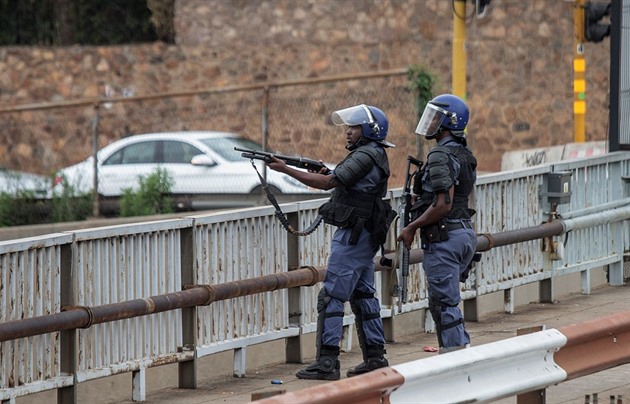 Při střelbě u nočního podniku v JAR zemřelo devět  lidí, další jsou zranění