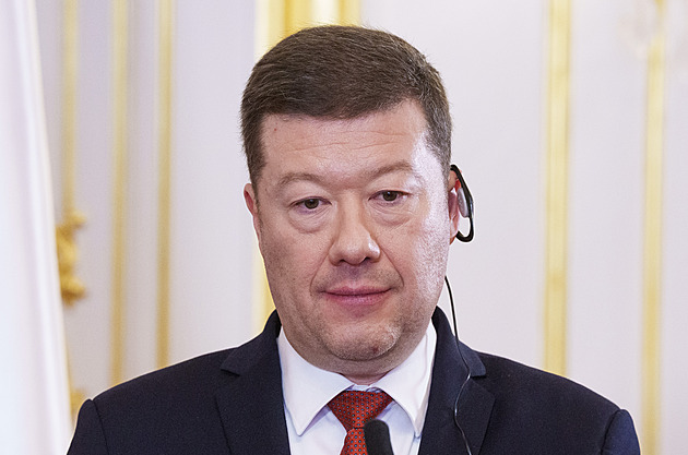 Okamura úkoloval, jak skončit v muniční iniciativě. Zůna i novináři museli mlčet