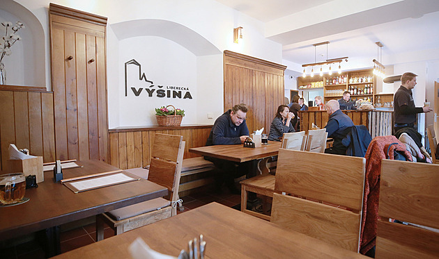 Restaurace jsou na Štědrý den plné. Servírují jelení hřbet, tiramisu či šneky