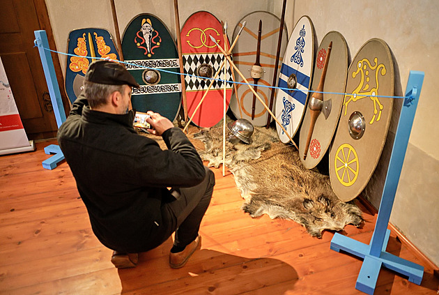 Jak žili Keltové v Poohří. Výstava v klášteře ukazuje i bojovnický hrob