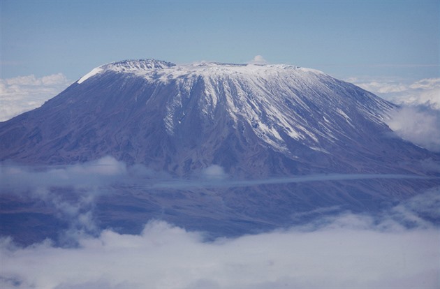 Při nehodě vrtulníku u Kilimandžára zemřeli dva čeští občané
