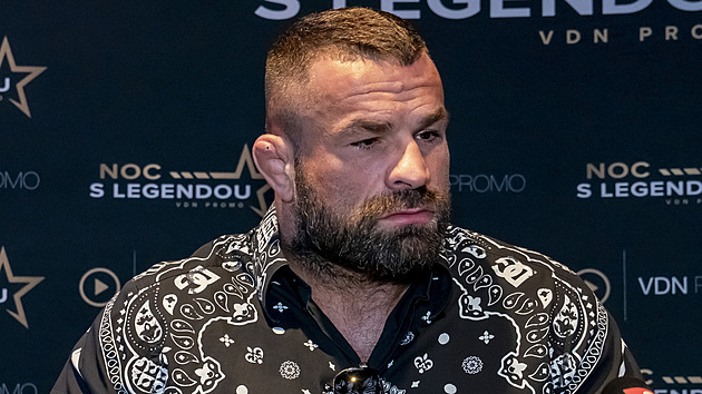 Vémola míří do vazby, hrozí mu až 18 let. Hrozí mu kolaps, varoval advokát