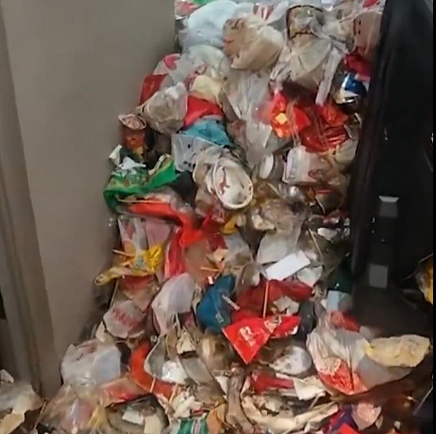 Čínský hráč dva roky neopustil hotelový pokoj, žil v odpadcích a výkalech