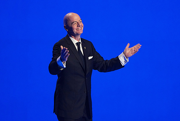 Infantino bránil ceny vstupenek na MS. Peníze se do fotbalu vrátí zpátky, tvrdí