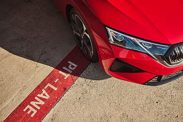 Mantry, hypnóza, parfém. Škoda radí s terapií těm, kdo si nekoupili Octavii RS