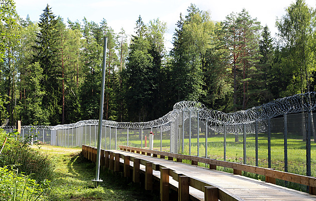 Lotyšsko dokončilo stavbu plotu na hranici s Ruskem. Přidá se Litva, Estonsko i Finsko