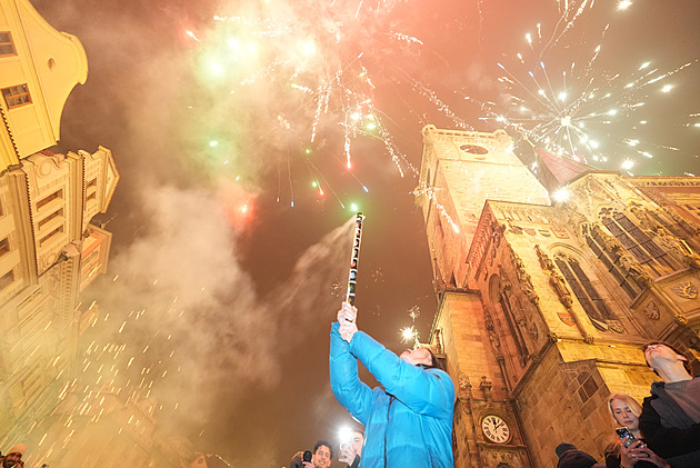 Česko se chystá na vstup do nového roku. V ulicích budou tisíce policistů