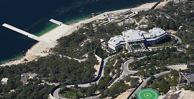 Kino, operační sál a mramor. Putin má na Krymu luxusní palác, ukazují snímky