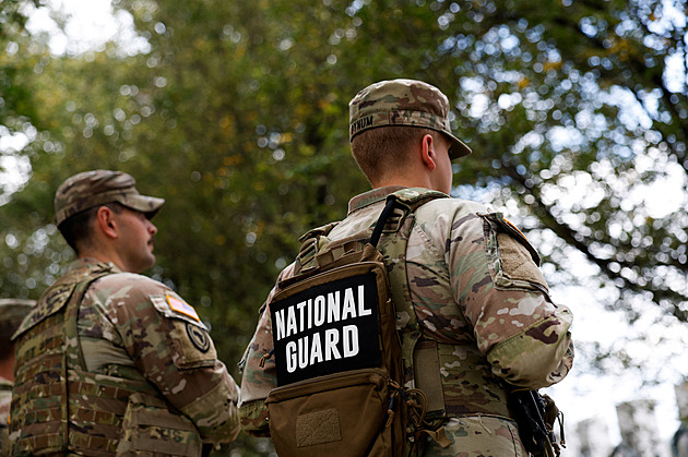 Trump stahuje Národní gardu z několika měst. S kriminalitou se však může vrátit