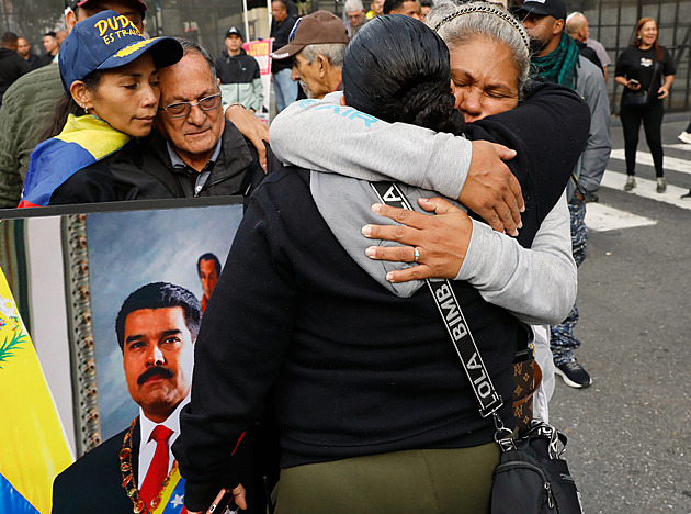 Pašoval drogy, vedl Kartel sluncí, viní USA Madura. Vyjednaný odchod, míní opozice (