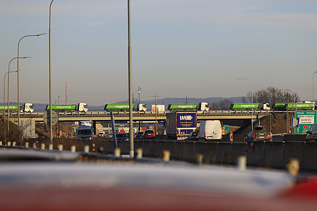 Chaos po spuštění uzavírky na dálnicích v Brně. Několik aut vjelo na stavbu