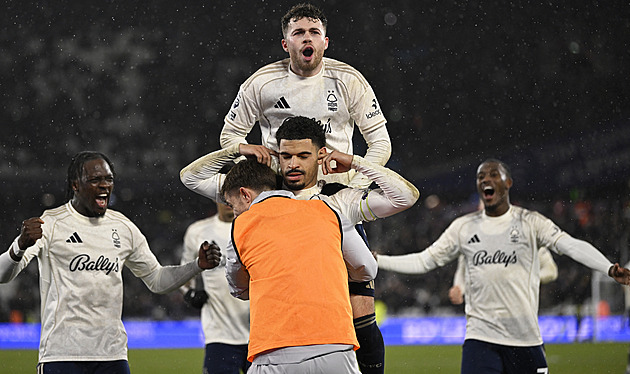 West Ham promrhal vedení. V záchranářském souboji podlehl Nottinghamu