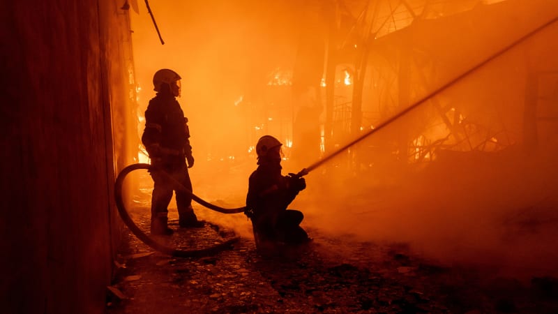 Ukrajinské drony zaútočily na ruský sklad ropy. Zachvátily ho plameny