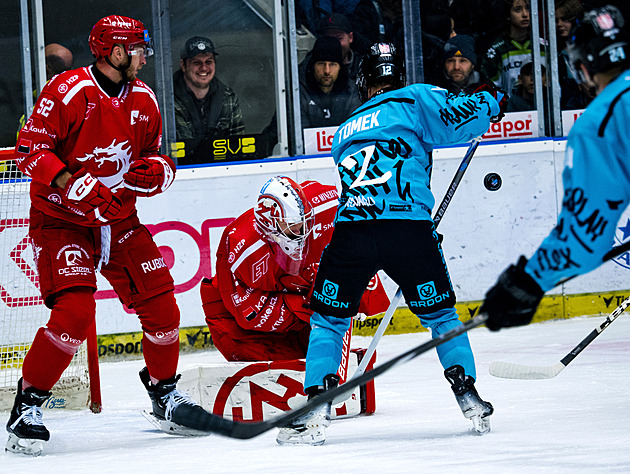 ONLINE: Duel tabulkových sousedů, Třinec proti Varům rychle navyšuje vedení