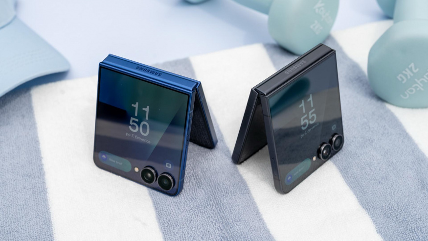 Samsung si patentoval neobvyklý smartphone. Véčko, které se překlápí na obě strany