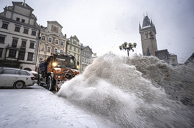 Kolabuje doprava v Praze. Zpožďuje se MHD, kamiony blokují výjezdy z města