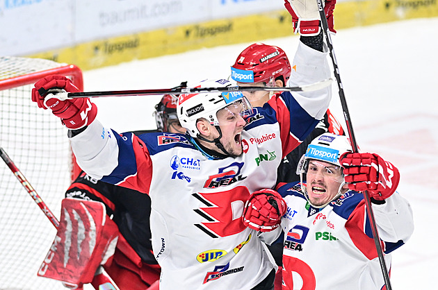 ONLINE: Dynamo otočilo stav v Hradci. Brno je blízko k výhře, Olomouc drtí Třinec