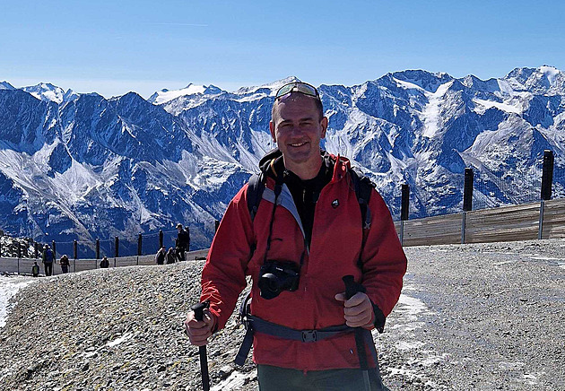 Tři dny jsem měl ruku v kapse. Čech o luxusní svatbě i kremaci na břehu Gangy