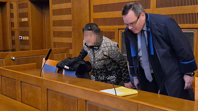 Postižená dcera zemřela zimou v otřesných podmínkách, matku soudí za týrání