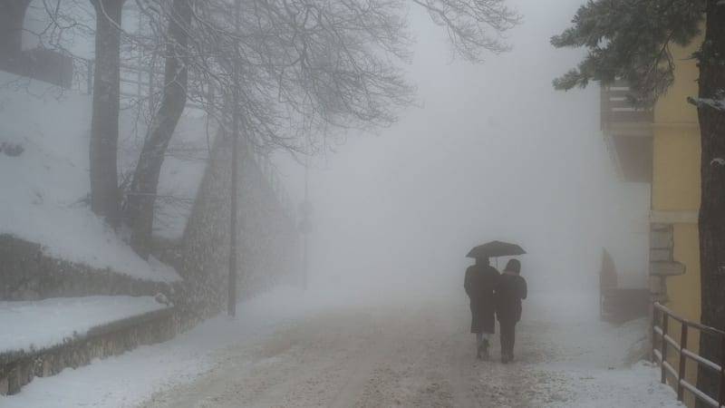 Deštníky s sebou: Čeká nás mlhavý závěr týdne s mrholením. Mrkněte na RADAR