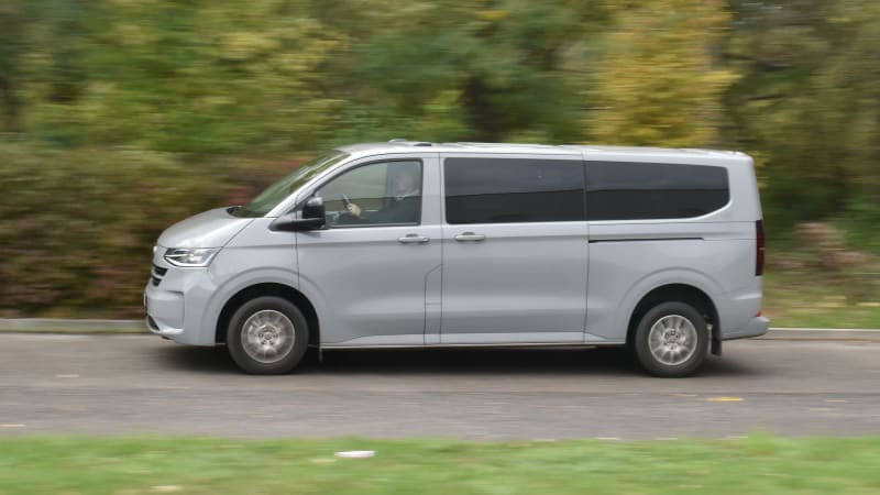 Pohodlné cestování bez kompromisů. VW Caravelle dráždí tradiční řidiče, ale pořád je skvělý