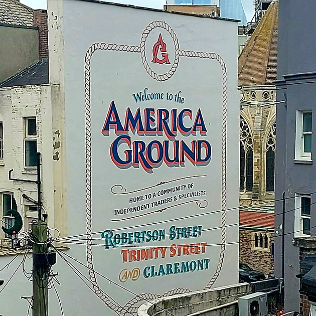 Malá Amerika v Anglii. Čtvrť bez zákonů inspirovala svou svobodou USA